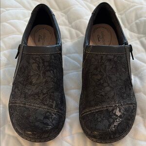 Clarks Women's Black Textured Mules